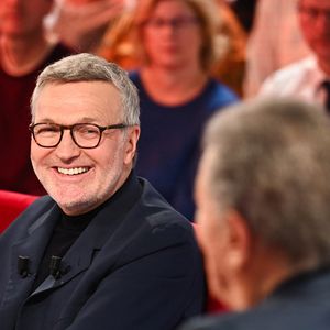 Laurent Ruquier et Michel Drucker - Enregistrement de l'émission "Vivement Dimanche" au Studio Gabriel à Paris, France, le 1er octobre 2024, présentée par M.Drucker et diffusée le 3 novembre sur France 3. © Guillaume Gaffiot/Bestimage