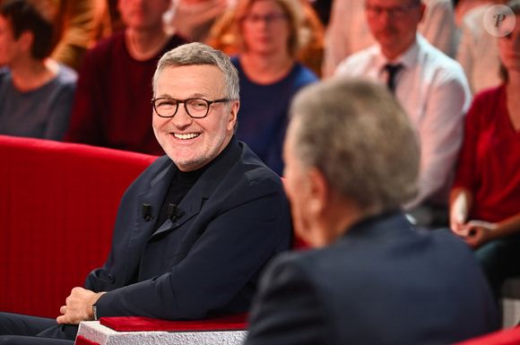 Laurent Ruquier et Michel Drucker - Enregistrement de l'émission "Vivement Dimanche" au Studio Gabriel à Paris, France, le 1er octobre 2024, présentée par M.Drucker et diffusée le 3 novembre sur France 3. © Guillaume Gaffiot/Bestimage