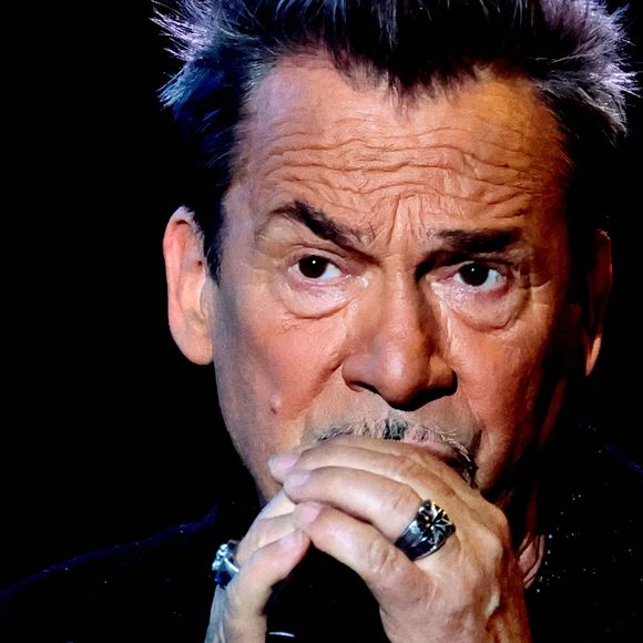 Souffrant d'une laryngite et d'une extinction de voix, le chanteur ne pourra pas se produire à Nantes les 10 et 11 avril prochains.

Exclusif  - Florent Pagny lors de l'enregistrement de la 2ème partie de soirée de l'émission "La chanson secrète N°14", présentée par N.Aliagas et diffusée le 26 décembre sur TF1, à Paris, France, le 9 décembre 2025. © Jacovides-Moreau/Bestimage