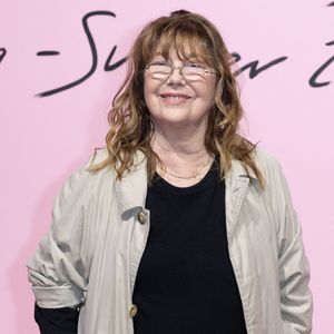 Que ce soit à travers sa maison, le personnage d'Anna et le tempérament des autres femmes du livre, un bel hommage.

Jane Birkin informe son public que ses dates parisiennes le mois prochain (Olympia et Cigale) sont annulées, tout comme sa présence au sein des prochains festivals d'été - 02/03/2023 
© Olivier Borde / Bestimage