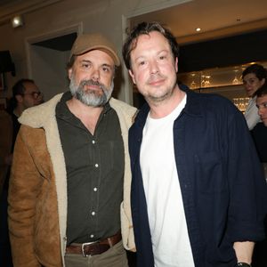 Exclusif - Romain Sardou et Davy Sardou lors de la générale de la pièce "Amis pour la vie" au théâtre de l'Oeuvre à Paris le 24 avril 2025. La représentation est suivie d'un cocktail.

© Coadic Guirec / Bestimage