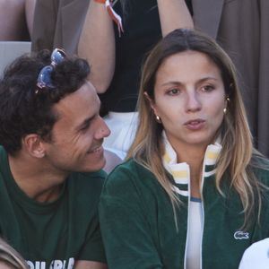 Théo Curin et sa compagne Marie-Camille Fabas - Célébrités dans les tribunes de la finale homme des Internationaux de France de tennis de Roland Garros 2024 à Paris le 9 juin 2024. © Jacovides-Moreau/Bestimage