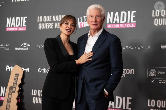 et est apparu parfaitement assorti. 

Richard Gere, Alejandra Gere assistent à la première de 'Lo que nadie quiere ver (Ce que personne ne veut voir)' au cinéma Callao le 24 novembre 2025 à Madrid, Espagne.(Credit Image : © Atilano Garcia/SOPA Images via ZUMA Press Wire)