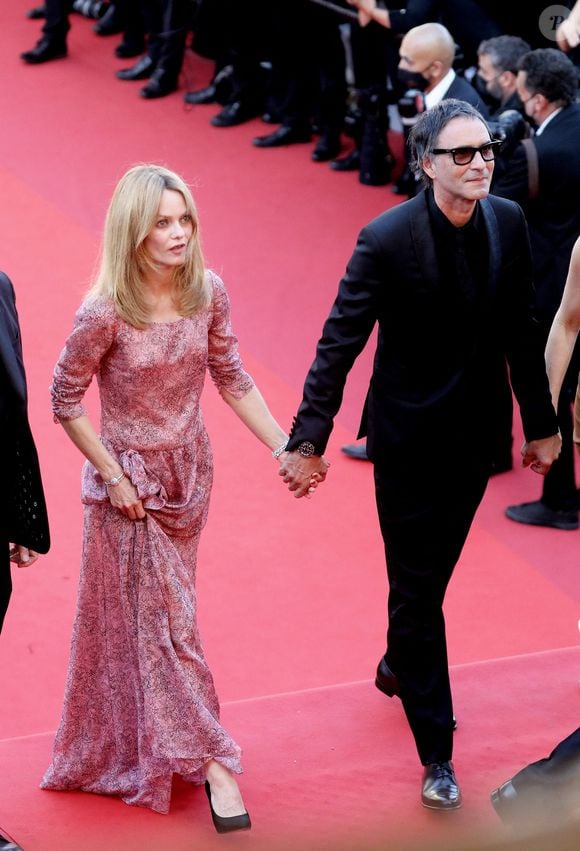 Vanessa Paradis,  Samuel Benchetrit (réalisateur) - Montée des marches du film « De son vivant » lors du 74ème Festival International du Film de Cannes. Le 10 juillet 2021
© Borde-Jacovides-Moreau / Bestimage