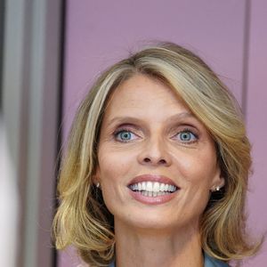 Dès le début de l'émission, on apprend le départ de l'ancienne Miss France Sylvie Tellier qui a appris sa sentence par les traîtres Anne-Élisabeth Blateau et Danielle.

Exclusif - Sylvie Tellier lors de l'inauguration de la quatrième maison des bonnes fées à la Clinique Bizet à Paris.
© Anne-Sophie Guebey / Bestimage