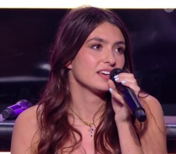 Ema décide de quitter l'aventure de la Star Academy et sauve Léane lors du prime. @TF1