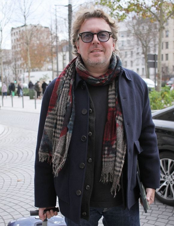 Alex Vizorek à la sortie des studios de RTL à Neuilly-sur-Seine, le 18 décembre 2025.
© Jonathan Rebboah / Bestimage