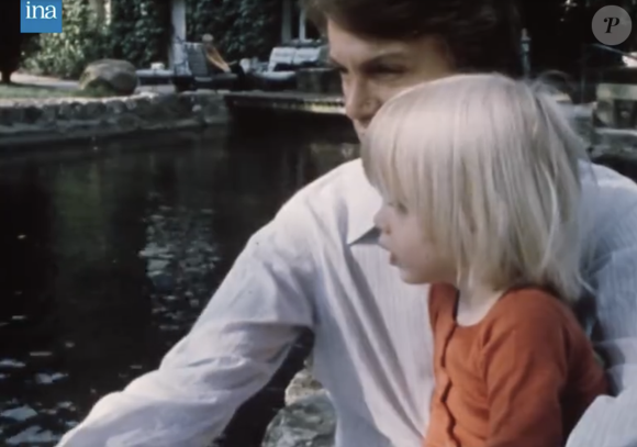 Le fils de Claude François a un projet précis pour le moulin

Claude François avec son fils dans son moulin. Capture d'écran/YouTube