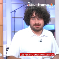 Francis Perrin réuni à la télévision avec 3 de ses enfants dont son fils Louis qui suit ses traces, il annonce un nouveau projet sans son père !