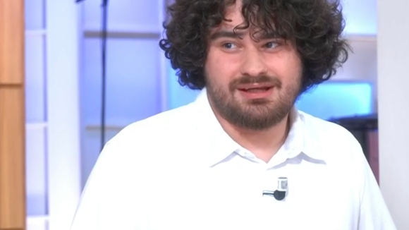 Francis Perrin réuni à la télévision avec 3 de ses enfants dont son fils Louis qui suit ses traces, il annonce un nouveau projet sans son père !