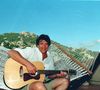 Le couple vit aujourd’hui en Corse-du-Sud, une région que Noëlle lui a fait découvrir et aimer.

"yves duteil" en corse porto-vecchio maison "plein pied" guitare
AGENCE / BESTIMAGE









Demander à ChatGPT