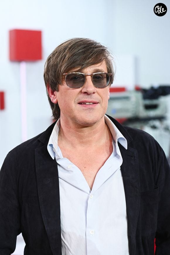 Thomas Dutronc lors de l'enregistrement de l'émission Vivement dimanche au studio Rive gauche, présentée par M. Drucker, diffusée sur France 3, le 1er mars 2026, à Paris, France, le 18 février 2026.

© Guillaume Gaffiot/Bestimage
