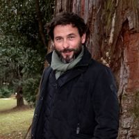 Sagamore Stévenin a tout quitté pendant 4 ans pour construire une immense bâtisse à 1h45 de Paris : le résultat partagé en images