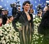 Pour marquer le coup, la star hollywoodienne de 58 ans a opté pour une noire très moulante et quasi transparente signée LaQuan Smith. Autre détail qui a son importance, elle n'a pas jugé utile de porter de sous-vêtements !
New York - Halle Berry - Le Metropolitan Museum of Art's Costume Institute Benefit donne le coup d'envoi de l'ouverture de "Superfine : Tailoring Black Style", qui célèbre l'influence du dandysme noir sur la mode et la culture - 5 mai 2025. (BFA.com / Backgrid USA / Bestimage).