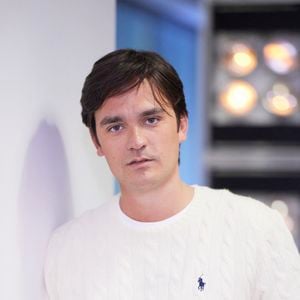 Alain Delon n'est plus et entre ses enfants, les rapports risquent de devenir de plus en plus compliqués à cause des questions d'héritage. 

Exclusif - Alain-Fabien Delon en backstage de de l'émission "C à Vous" à Paris, France © Cyril Moreau/Bestimage