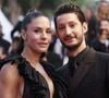 L'acteur Pierre Niney et sa compagne Natasha Andrews partagent une belle histoire depuis leurs débuts.

Pierre Niney et sa femme Natasha Andrews à la montée des marches du film "Mascarade" lors du 75ème Festival International du Film de Cannes, France. © Rachid Bellak/Bestimage