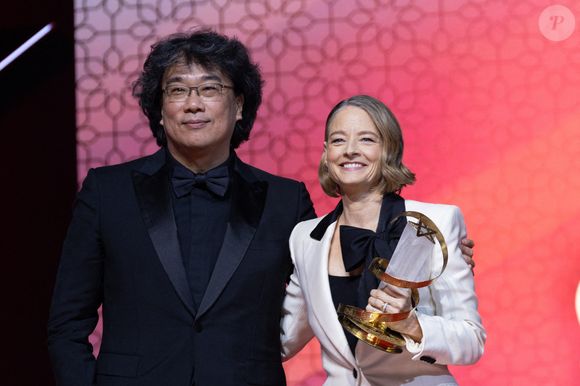 Le président du jury Bong Joon-ho, Jodie Foster reçoit le Prix Hommage lors de la deuxième journée du 22ème Festival International du Film de Marrakech le 29 novembre 2025 à Paris, France. Photo by Nasser Berzane/ABACAPRESS.COM
