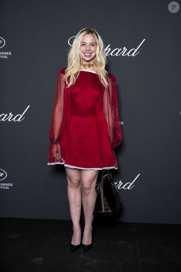 Révélée au grand public grâce au film "Le Consentement", Kim Higelin poursuit son ascension dans le cinéma français.

Kim Higelin au dîner du Trophée Chopard au Carlton Beach Club lors du 79ème Festival International du Film de Cannes le 15 mai 2026.
© Olivier Borde / Bestimage