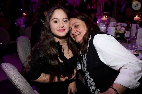 Mayane-Sarah El Baze (Lauréate Catégorie Cinéma) et sa maman - Première édition des Trophées Madame – Le Grand Dîner dans le cadre prestigieux de l'hôtel Peninsula à Paris le 6 mars 2025. © Cyril Moreau/Bestimage