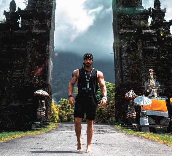 Anthony Amar, vu dans "Koh-Lanta" en 2011, traverse une période difficile.

L'ancien candidat de Koh-Lanta, Anthony Amar, traverse une grave dépression. Anthony Amar de "Koh-Lanta" à Bali,