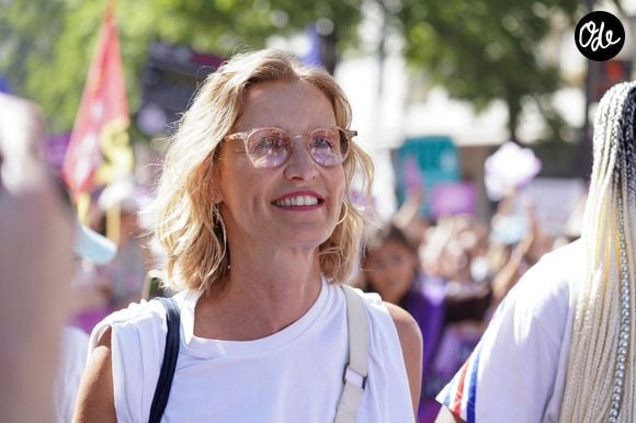 Alexandra Lamy - Les célébrités ont répondu présente à la 'Grande marche citoyenne' contre les violences sexuelles devant ministère français de la Justice, place Vendôme, à Paris, France, le 4 juillet 2026. © Anne-Sophie Guebey/Bestimage