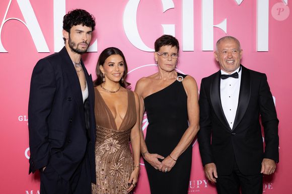 Créé par les entrepreneuses Maria Bravo et Alina Peralta, le Global Gift Gala est devenu au fil des années l’un des événements caritatifs les plus influents au monde...

Baptiste Giabiconi, Eva Longoria, S.A.S. la Princesse Stéphanie de Monaco et Philippe Prette assistent au premier Gala Global Gift sponsorisé par « APM Monaco » et organisé à Monaco, dans la Salle Empire de l'Hôtel de Paris. © Olivier Huitel/Pool/Bestimage