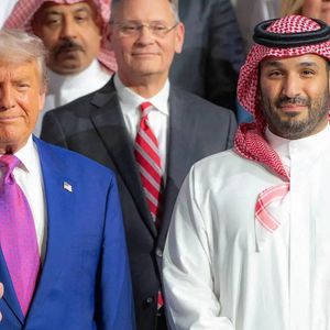 Le président américain Donald Trump et Mohammed ben Salmane, Premier ministre d'Arabie Saoudite, participent au Forum d'investissement américano-saoudien à Riyad, le 14 mai 2025. 
© Imago / PsnewZ / Bestimage