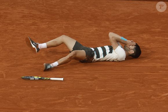 Carlos Alcaraz remporte les internationaux de France de Tennis de Roland Garros 2025 face à J.Sinner à Paris le 8 juin 2025 (Credit Image: © Loic Baratoux/ZUMA Press Wire / Bestimage)
