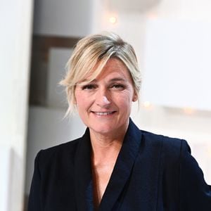 Elle a deux fils : Arthur et Vasco.

Exclusif - Anne-Elisabeth Lemoine - Enregistrement de l'émission "Vivement Dimanche", présentée par M.Drucker et diffusée le 19 novembre sur France 3, au Studio Gabriel à Paris © Guillaume Gaffiot / Bestimage