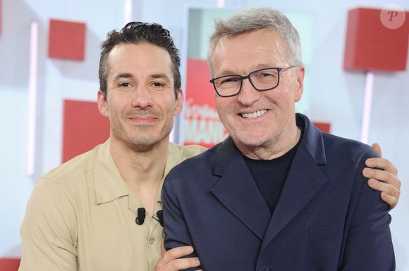 Jeremy Ferrari et Laurent Ruquier lors de l'enregistrement de l'émission "Vivement dimanche" au studio Rive Gauche, présentée par M.Drucker avec une diffusion sur France 3 le 8 mars 2026, à Paris, France, le 25 février 2026. © Guillaume Gaffiot/Bestimage
