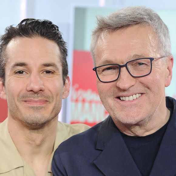 Jeremy Ferrari et Laurent Ruquier lors de l'enregistrement de l'émission "Vivement dimanche" au studio Rive Gauche, présentée par M.Drucker avec une diffusion sur France 3 le 8 mars 2026, à Paris, France, le 25 février 2026. © Guillaume Gaffiot/Bestimage