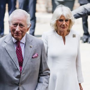 Camilla Parker-Bowles et Charles III sont en Italie
Le roi Charles III d'Angleterre et Camilla Parker Bowles, reine consort d'Angleterre, se promènent sur la Piazza San Francesco à Ravenne, lors de leur voyage officiel en Italie Zuma Press / Bestimage
