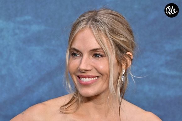 Sienna Miller assiste à l'avant-première mondiale de "War" le 16 septembre 2026 à Londres, en Angleterre. ©2026