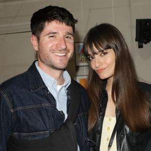 Clara Luciani et un ami avaient fait le déplacement pour l’occasion

Exclusif - Clara Luciani et un ami lors de la générale de la pièce "Amis pour la vie" au théâtre de l'Oeuvre à Paris le 24 avril 2025. La représentation est suivie d'un cocktail.

© Coadic Guirec / Bestimage
