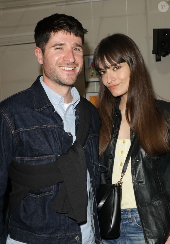 Clara Luciani et un ami avaient fait le déplacement pour l’occasion

Exclusif - Clara Luciani et un ami lors de la générale de la pièce "Amis pour la vie" au théâtre de l'Oeuvre à Paris le 24 avril 2025. La représentation est suivie d'un cocktail.

© Coadic Guirec / Bestimage