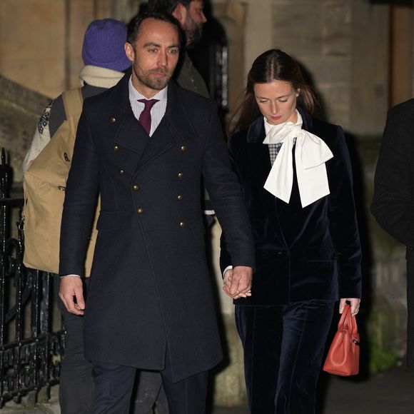 Le couple qui s'est marié en 2021 a accueilli deux ans plus tard son premier enfant, le petit Inigo Gabriel. 

James Middleton et sa femme Alizee Thevenet - La famille royale d'Angleterre assiste à la messe "Together At Christmas Carol" à l'abbaye de Westminster à Londres, Royaume-Uni le 6 Décembre, 2024 © Julien Burton / Bestimage