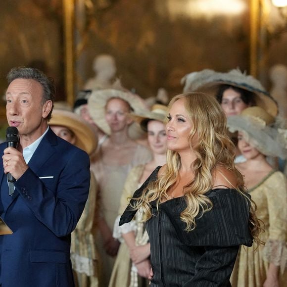 Exclusif - Stéphane Bern, Hélène Ségara lors de l'enregistrement de l'émission "Versailles en fêtes" diffusée le 5 septembre 2026 sur France 2, à Versailles, France, le 31 août 2026. © Anne-Sophie Guebey/Bestimage