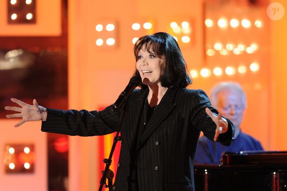 Juliette Gréco lors de l'enregistrement de l'émission "Vivement dimanche". © Guillaume Gaffiot /Bestimage
