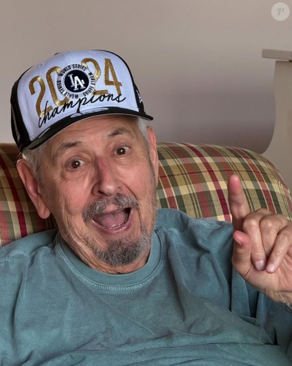 Son dernier post Instagram, datant du 15 janvier dernier, le montrait encore souriant. L'histoire n'oubliera pas Mark Volman qui a su marquer à jamais l'univers de la musique.

Mark Volman du groupe The Turtles - 15 janvier 2025 © Instagram