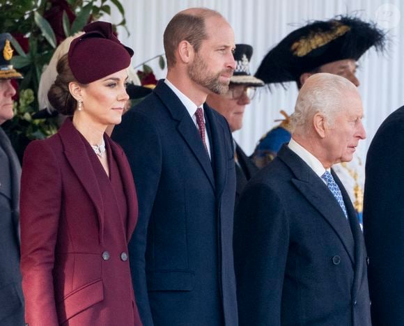 Catherine, princesse de Galles, le prince William, le roi Charles III et l'émir du Qatar, le cheikh Tamim bin Hamad Al Thani, arrivent à la visite d'État de l'émir de l'État du Qatar, cérémonie d'accueil le mardi 3 décembre 2024 à Horse Guards Parade, Londres. ROYAUME-UNI.