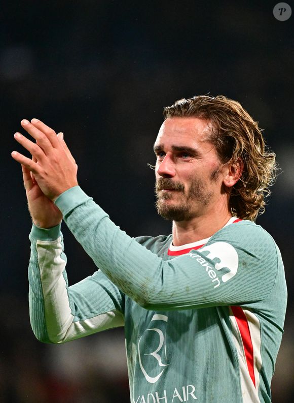 Un choix de carrière qui lui permet d'allier son attrait pour le sport outre-Atlantique et un nouveau cadre de vie pour sa famille, composée de sa femme Erika Choperena et leurs quatre enfants.

Antoine Griezmann de l'Atlético de Madrid célèbre la victoire à temps plein après le match de la phase MD7 de l'UEFA Champions League 2024/25 entre le Paris Saint-Germain et l'Atlético de Madrid au Parc des Princes le 06 novembre 2024 à Paris, France. © Christian Liewig/Bestimage