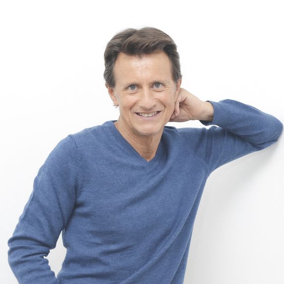 Passionné par les senteurs locales, il décrit avec émotion son attachement au jasmin et à la lavande, symboles de la région.

Exclusif - Vincent Perrot - Enregistrement de l'émission "Les grands du rire", présentée par K.Chéryl et B.Montiel, diffusée le 26 octobre sur C8
© Jack Tribeca / Bestimage