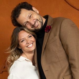 Éric Antoine et sa compagne Gennifer Demey au village lors des Internationaux de France de Tennis de Roland Garros 2025, à Paris, France, le 7 juin 2025. © Cyril Moreau/Bestimage