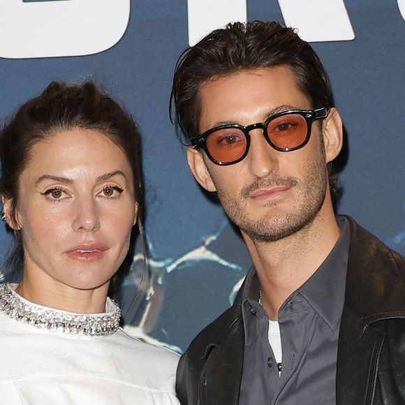 À l’occasion de la sortie du film "Gourou", de Yann Gozlan, Pierre Niney se livre sur des sujets bien plus personnels que le cinéma.

Pierre Niney et sa compagne Natasha Andrews - Avant-première de la série "Gourou" au cinéma Pathé Palace à Paris. © Coadic Guirec/Bestimage