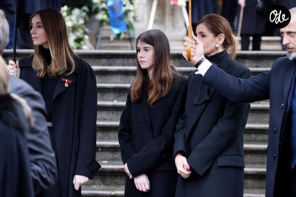 Vittoria de Savoie estime également que sa sœur est  "la plus intelligente et la plus sage" des deux.

Les princesses Luisa et Vittoria de Savoie avec leur mère, la princesse Clotilde Courau de Savoie - Sorties des funérailles du prince Victor Emmanuel de Savoie en la cathédrale Saint-Jean-Baptiste de Turin le 10 février 2024. © Dominique Jacovides/Bestimage