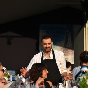 Exclusif - Le chef Cyril Lignac dans l'espace VIP, le Pavillon Eiffel, lors de la 12ème édition Longines Paris Eiffel Jumping au pied de la Tour Eiffel sur le Champ-de-Mars à Paris, France, le 20 juin 2026. © Perusseau-Veeren/Bestimage