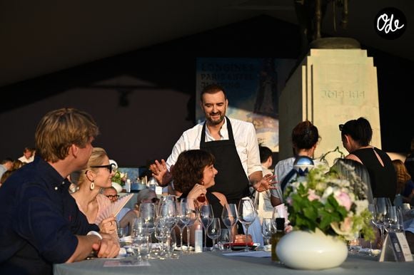 Exclusif - Le chef Cyril Lignac dans l'espace VIP, le Pavillon Eiffel, lors de la 12ème édition Longines Paris Eiffel Jumping au pied de la Tour Eiffel sur le Champ-de-Mars à Paris, France, le 20 juin 2026. © Perusseau-Veeren/Bestimage