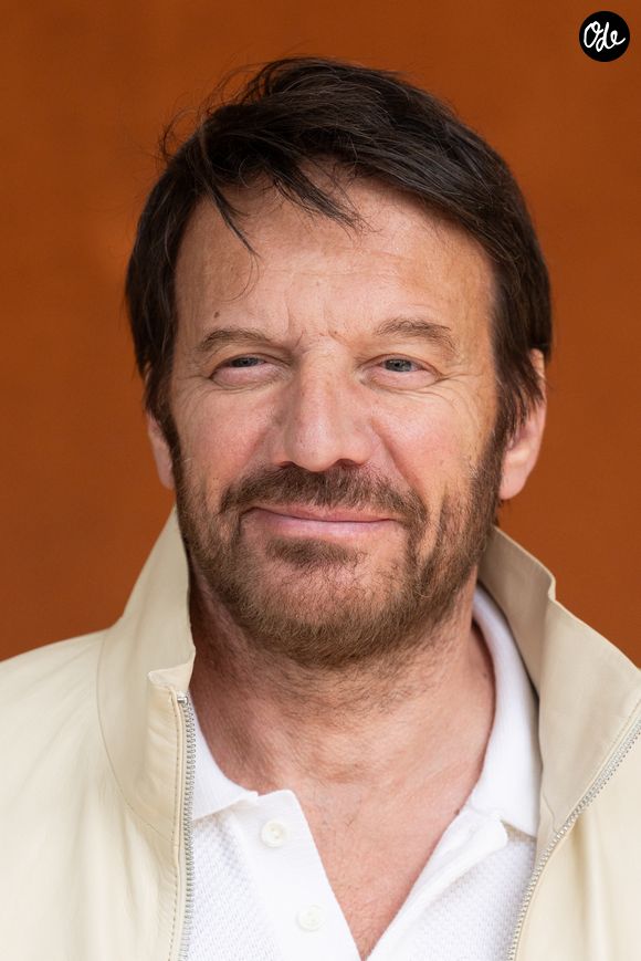 Judo, rugby, boxe, escalade ou encore cross-fit : l'acteur de 60 ans a pratiqué de nombreuses disciplines au fil des années. 

Samuel Le Bihan lors des Internationaux de France de Tennis de Roland Garros 2026, à Paris, France, le 7 juin 2026. 
© Jacovides / Moreau / Bestimage