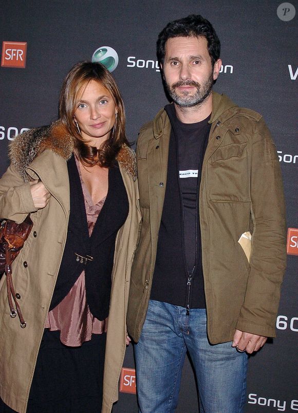 En effet, la fille que Axelle Laffont a eue avec Serge Hazanavicius se prénomme Mitty Hazanavicius et affiche déjà, à 20 ans, un joli talent vocal...

Axelle Laffont et Serge Hazanavicius assistent au vernissage de l'exposition de photos du top model danois Helena Christensen, 'An Eye for Beauty', qui s'est tenue à la Galerie Diana Marquardt à Paris, France, le 21 octobre 2005. Photo par Bruno Klein/Abaca