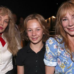 Exclusif - Arielle Dombasle (G) avec Julie Depardieu (D) et son fils de 12 ans, Billy, qui joue dans le film - Projection en avant-première du film "Les Secrets de la Princesse de Cadignan" de A. Dombasle au CNC à Paris le 5 septembre 2023. © Bertrand Rindoff / Bestimage